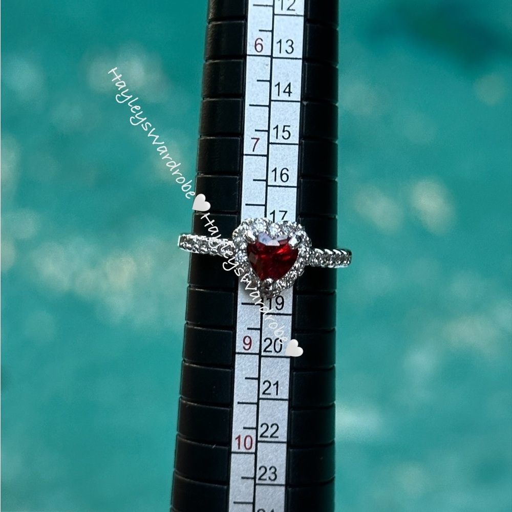 Pandora Elevated Red Heart Ring
Sterling silver - Picture 5 of 5